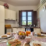 Daire Chiara's Flat *