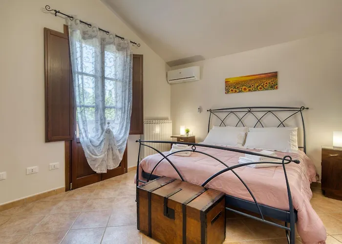 Chiara's Flat לייטיקו