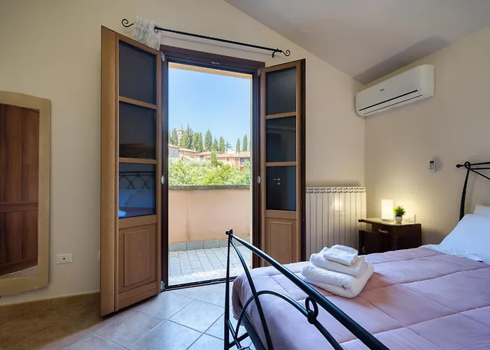 Chiara's Flat דירה *